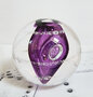 glasreliek-as-in-glas-bol-gemeleerd-herinneringsgeschenk-asbestemming-donker-violet
